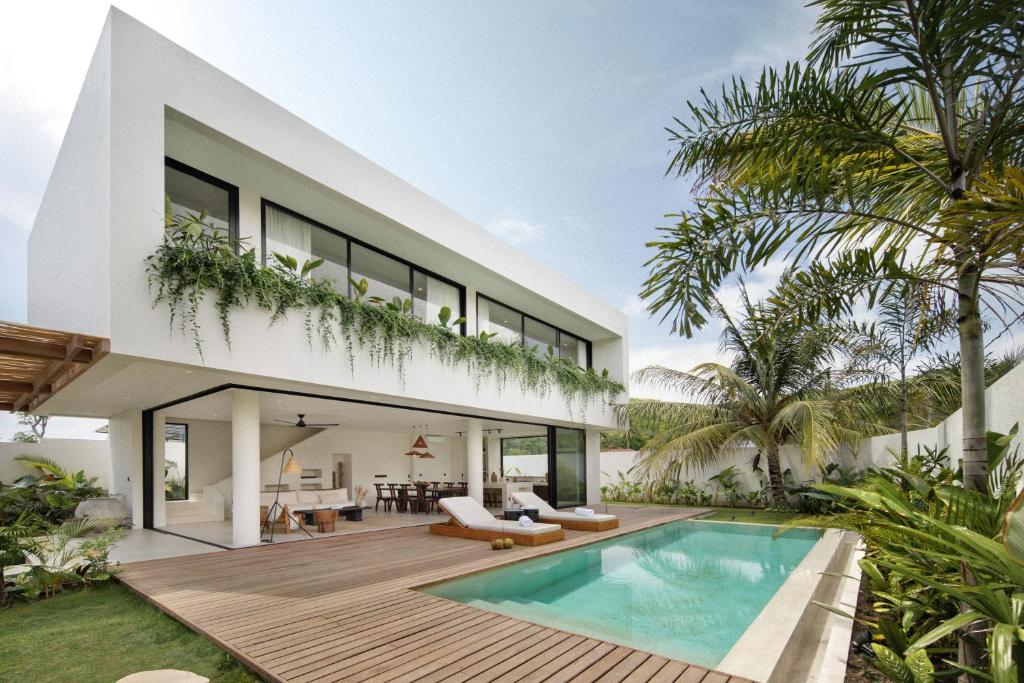 tias luxury villas  in kuta lombok island